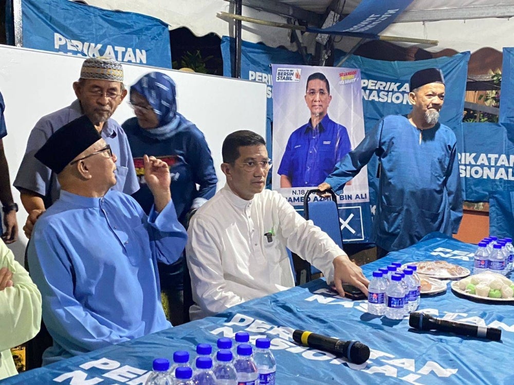 Azmin meets the people of Kampung Kemensah, Desa Keramat, Flat UTM