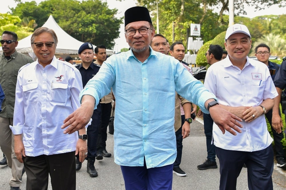 The presence of Abang Johari and Hajiji with Unity Government candidates during nomination day on Saturday sends a clear message of Gabungan Parti Sarawak’s (GPS) and Gabungan Rakyat Sabah’s (GRS) support of the Unity Government. Bernama FILE PIX
