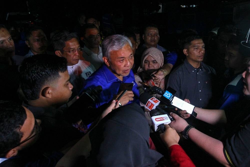Zahid said this is the best time for all members to organise and mobilise the election machinery and attract support not only from BN staunch members but friends in Pakatan Harapan (PH) in addition to gaining the support of 'fence sitting' voters.