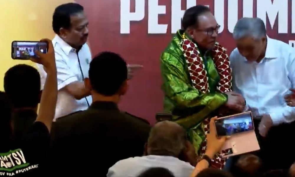 A meeting took place between Prime Minister Datuk Seri Anwar Ibrahim and the MIC leadership today.