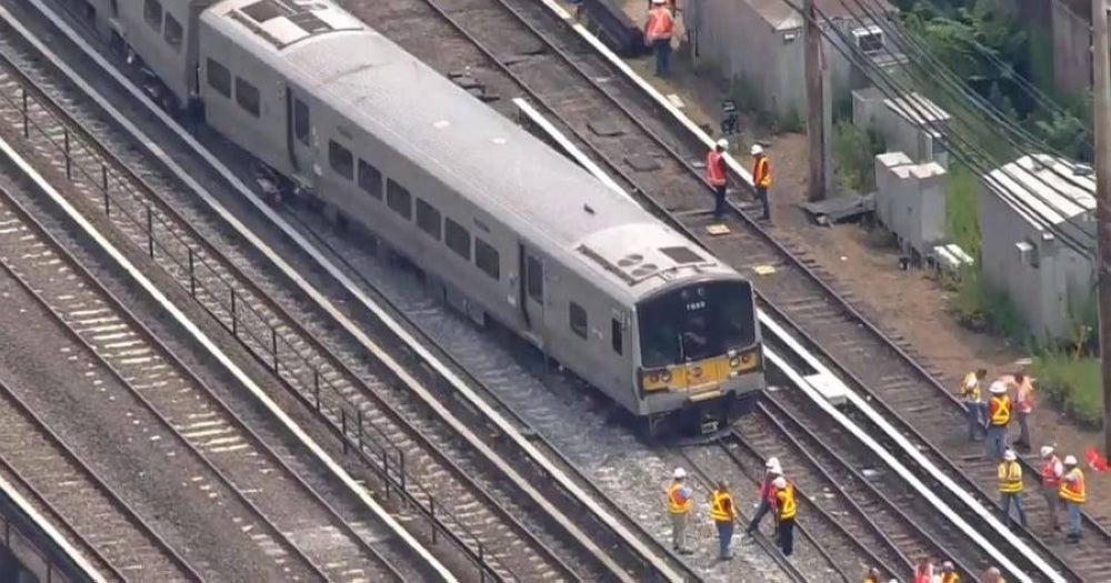 The passenger train derailment in New York City- Photo: Web streaming of CBS News