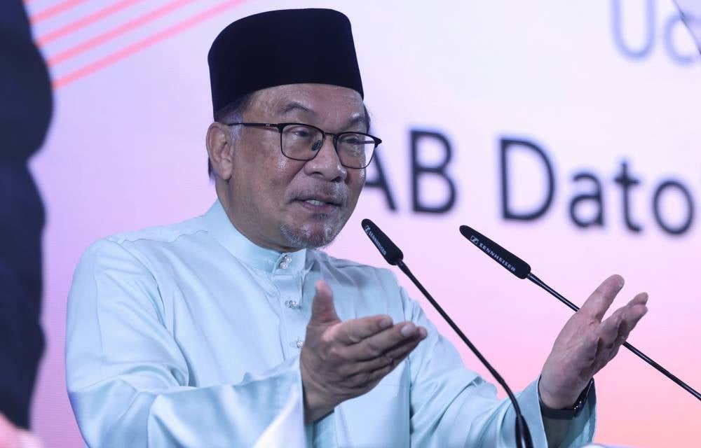 Prime Minister Datuk Seri Anwar Ibrahim delivering a speech at the Malaysian Commercialisation Year Summit 2023 today. - Photo by Bernama