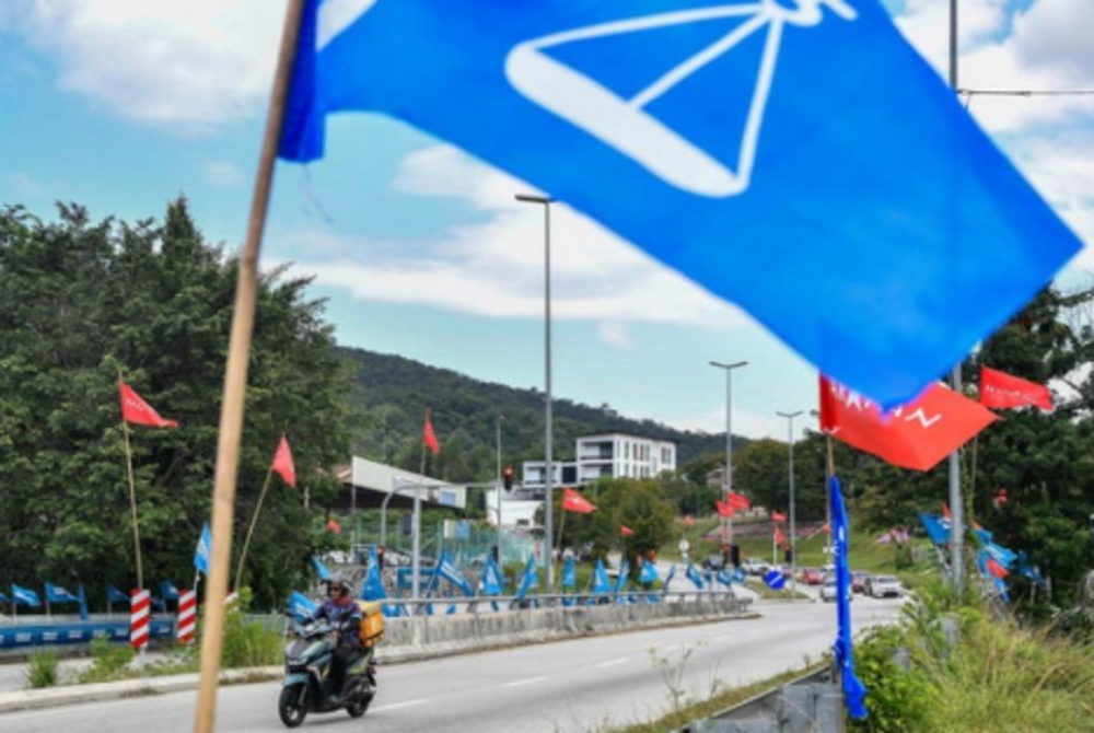 The groundswell of support drummed up by political heavyweights from both Pakatan Harapan (PH) and Barisan Nasional (BN) in the first week of the campaigning period bodes well for the Unity Government alliance, which is forecasted to retain Selangor, Negeri Sembilan and Penang when elections are held on Aug 12. - BERNAMA