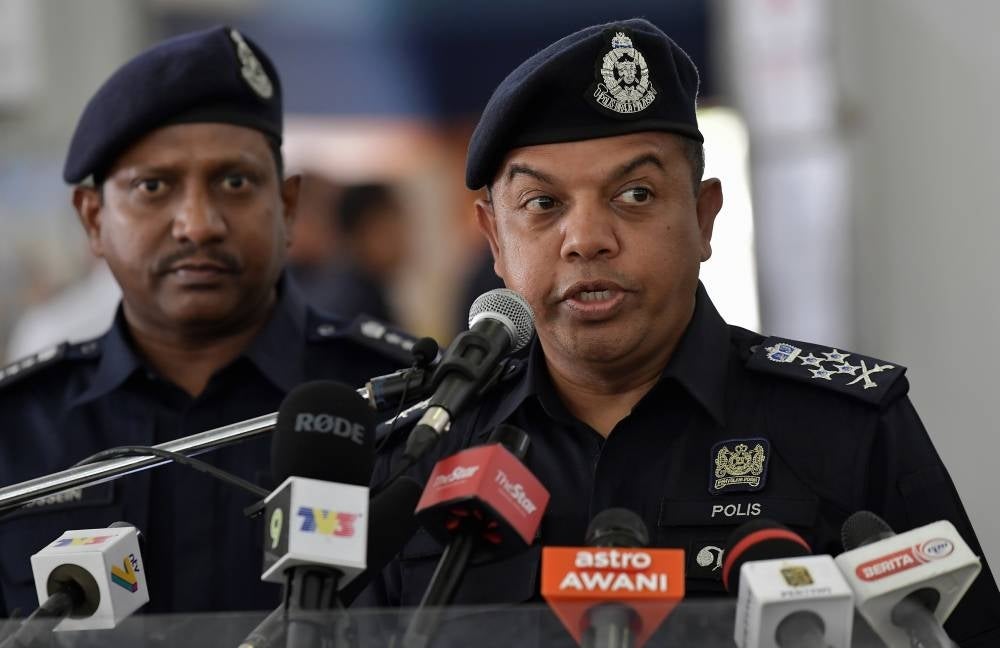 Datuk Seri Ayob Khan Mydin Pitchay (right) along with Selangor Police Chief, Datuk Hussein Omar Khan (left), during a press conference while inspecting the early voting process of the Selangor State Election at Dewan D'Cerana, Selangor Contingent Police Headquarters today. - Photo from Bernama