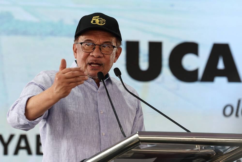 Public acceptance towards the Pakatan Harapan (PH) and Barisan Nasional (BN) alliance has been much better compared with the 15th General Election (GE15) last year, said PH chairman Datuk Seri Anwar Ibrahim. - BERNAMA