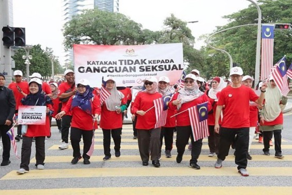 The ‘Langkah Kasih Merdeka KPWKM@Advokasi Anti Gangguan Seksual’ programme saw participants walk from the Women, Family, and Community Development Ministry (KPWKM) to the Palace of Justice, carrying anti-sexual harassment notices and handing them out to the various ministries and premises along the route. - Facebook