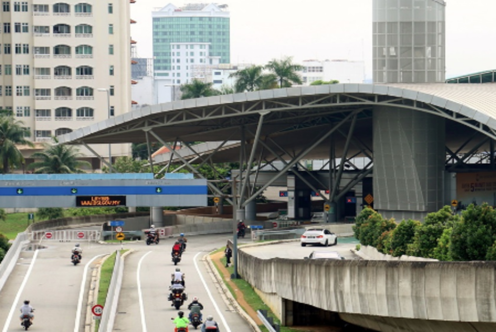 More than 4.7 kg of heroin was recently seized from a Malaysia-registered car at Singapore's Woodlands Checkpoint, Xinhua quoted a joint statement by the Immigration and Checkpoints Authority (ICA) and Central Narcotics Bureau (CNB) on Tuesday. - BERNAMA
