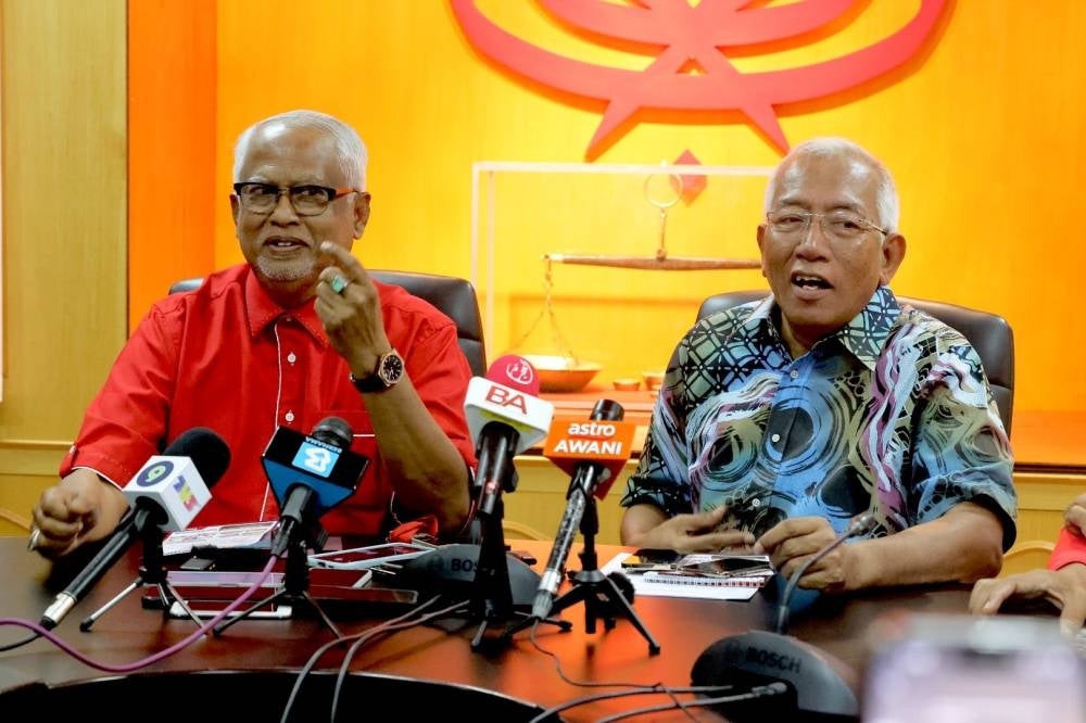 Mahfuz (left) and Mahdzir Khalid at the Kedah Unity Coalition Meeting at theTunku Alor Setar Building on Wednesday - FILE PIX 