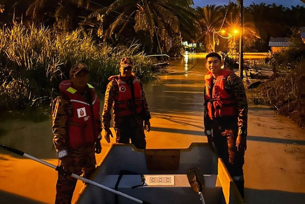 The team from Maran carry out rescue work this morning. Photo courtesy of JBPM