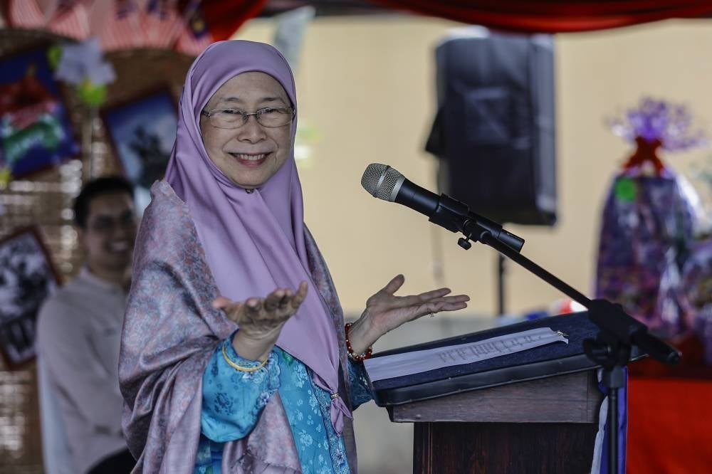 Datuk Seri Dr Wan Azizah Wan Ismail, wife of the prime minister, today called on voters, especially young people, to exercise their right to vote in the state elections this Saturday. - Photo by Bernama
