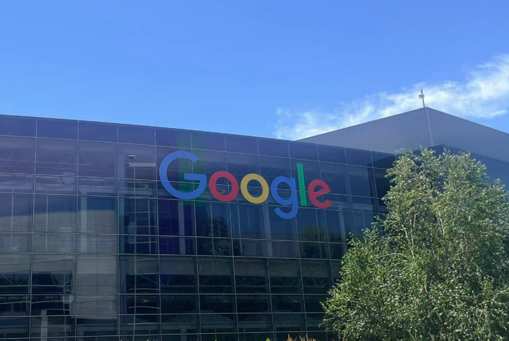 A federal court judge this week shot down Google's attempt to scuttle a multi-billion-dollar class action lawsuit accusing it of making an Orwellian grab of "potentially embarrassing" data from users' "Incognito mode" and other private browsing, reported German news agency (dpa). - Facebook