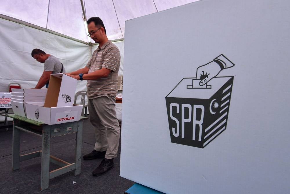 Election Commission (EC) officials making final preparations on Friday. - BERNAMA