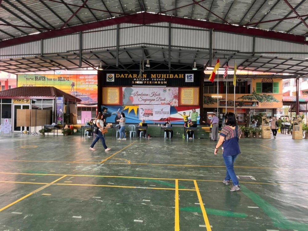 Low voter turnout at SMK Perimbun polling center - FILE PIX