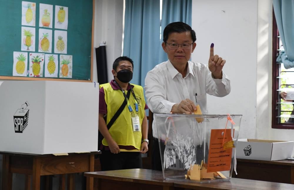 Caretaker Penang chief minister Chow Kon Yeow is set to retain his Padang Kota seat as he currently leads the race with a majority of 6,444 votes. - Photo by Bernama