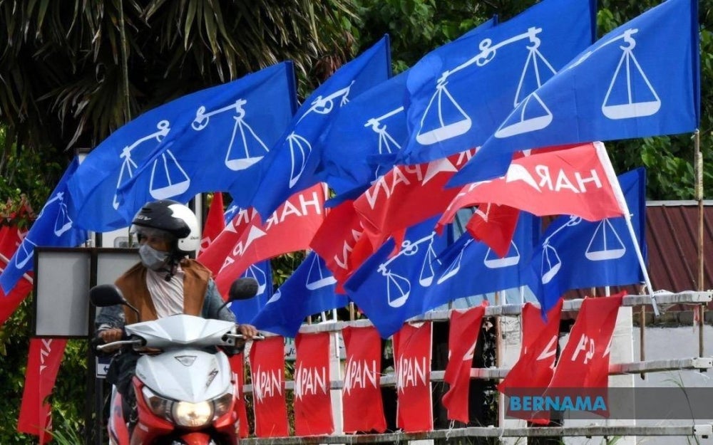 Pakatan Harapan (PH) and Barisan Nasional (BN) are leading in Selangor.