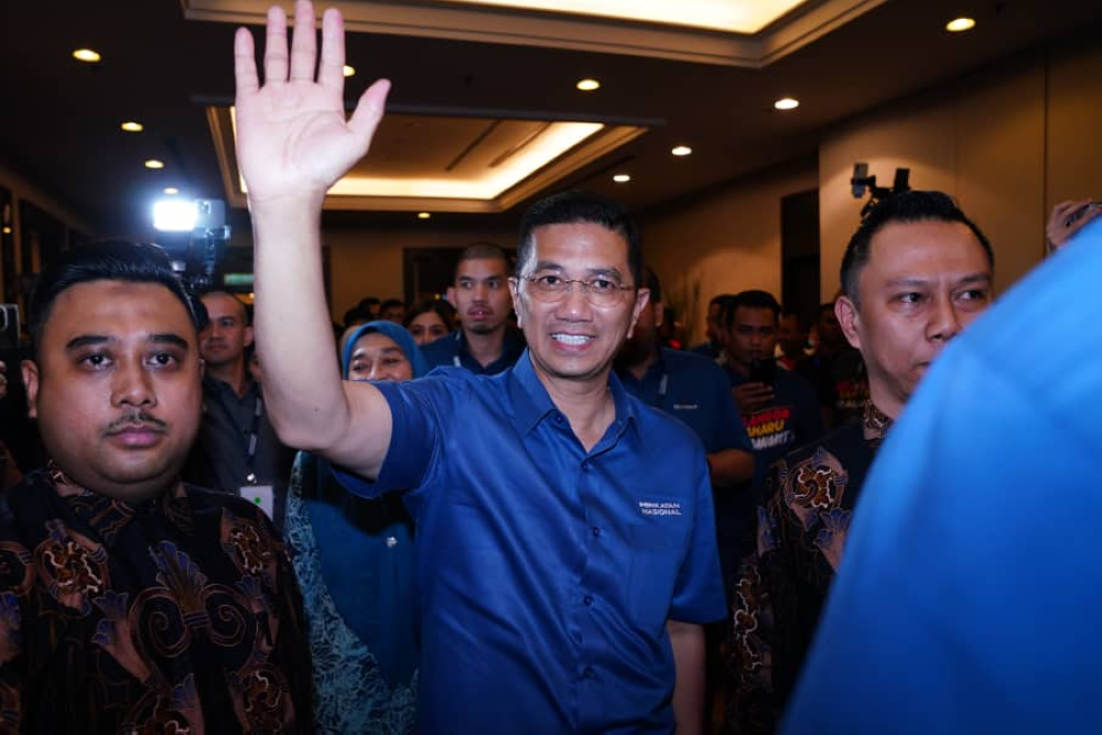 Azmin Ali arriving at PN's result viewing at Concorde Hotel Shah Alam. Photo by Halim Wahid 