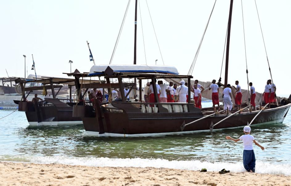Up to 60 young divers boarded two dhow boats to embark on a pearl-finding trip that could last for several days. Photo by Xinhua