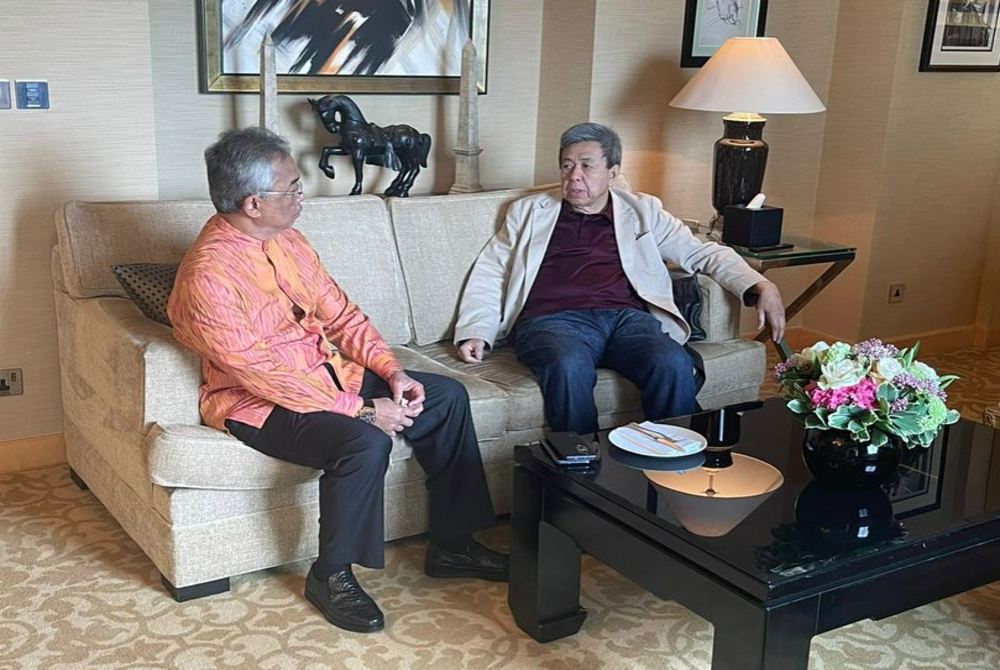 Yang di-Pertuan Agong Al-Sultan Abdullah Ri'ayatuddin Al-Mustafa Billah Shah (left) visited the Sultan of Selangor, Sultan Sharafuddin Idris Shah, in London on Saturday. - Facebook