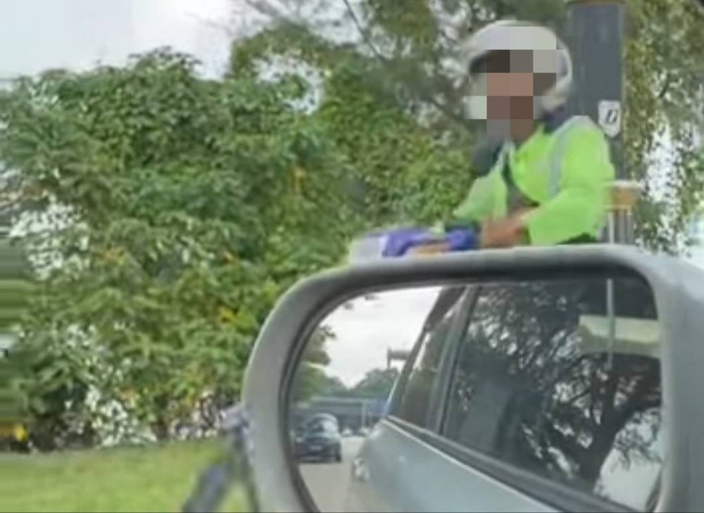 Cleaners littering Lido Beach fired - FILE PIX 