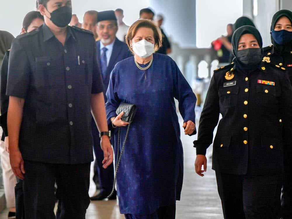 Former Bank Negara Malaysia Governor Tan Sri Dr Zeti Akhtar Aziz (middle) at the Kuala Lumpur Courts Complex to testify in former prime minster Datuk Seri Najib Razak's 1MDB case. - Photo by Bernama
