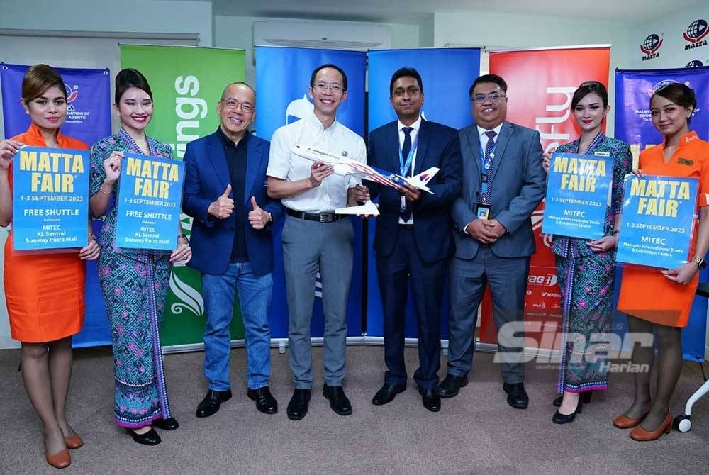 Nigel Wong (fourth from the left) and Chief Commercial Officer of Malaysia Aviation Group (MAG), Dersenish Aresandiran (fifth from the left), pictured together after a press conference at the MATTA headquarters on Wednesday. - Photo by Mohd Halim Abdul Wahid/Sinar