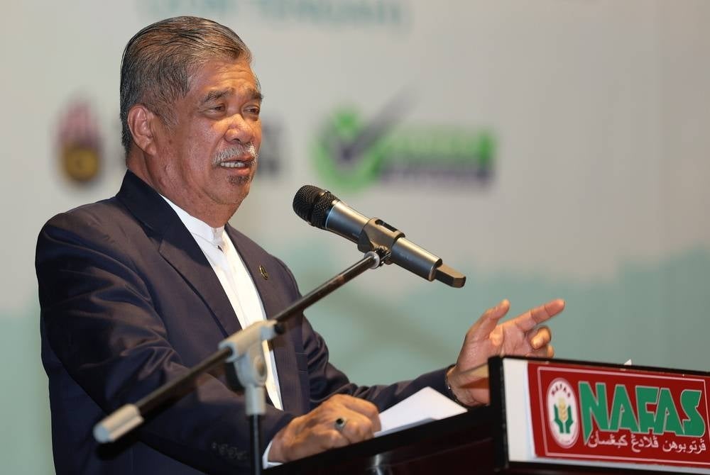 Its Minister, Datuk Seri Mohamad Sabu, said that civil servants must always uphold serving the government of the day principle, and ensure that the government's aspirations are implemented based on the current government's policies. BERNAMA