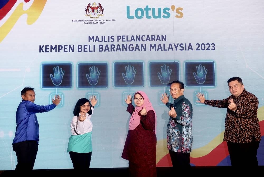 Malaysians should show support for local products by buying and using goods which carry the 'Made in Malaysia' logo, said Deputy Domestic Trade and Cost of Living Minister Fuziah Salleh. - BERNAMA