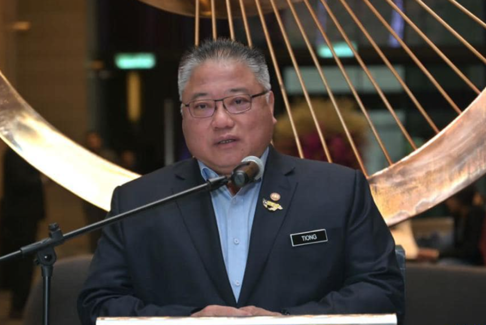 Minister Datuk Seri Tiong King Sing said despite earlier warnings to deal with the issue immediately, nothing has changed and this will further tarnish the image of the country. - Facebook
