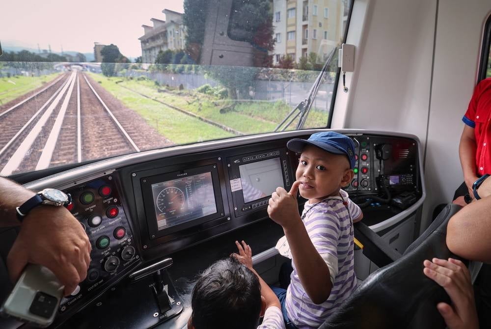 What made it more special was that Ahmad Faizal from Bukit Antarabangsa, Selangor was taken to ride a special train decorated with the popular ‘Thomas and Friends’ characters starting from Ampang LRT Station to Chan Sow Lin LRT Station, in addition to having the opportunity to visit the Ampang Rapid Rail Complex. - BERNAMA