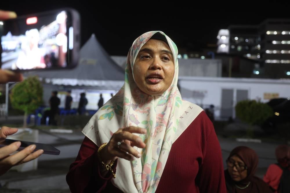Nizatul when met outside the Forensics Department of Tengku Ampuan Rahimah Hospital, last night. Photo by Bernama