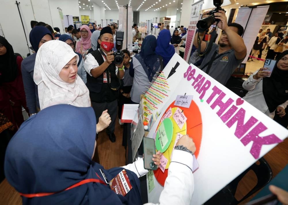Education Minister Fadhlina Sidek visiting a booth at an exhibition during the launch of "Karnival Outreach Inklusif dan Kebolehpasaran MADANI”, an outreach programme for students with special needs in Johor, held in Bandar Dato Onn, today. - Photo by Bernama