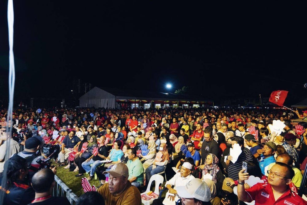 The new Menteri Besar of Selangor who will be sworn in on Monday faces the challenge of managing the Malay sentiment, which has shifted towards the Perikatan Nasional (PN) coalition, according to Ilham Center Executive Director Hisomuddin Bakar. - Pix taken from Amirudin Shari's Facebook account