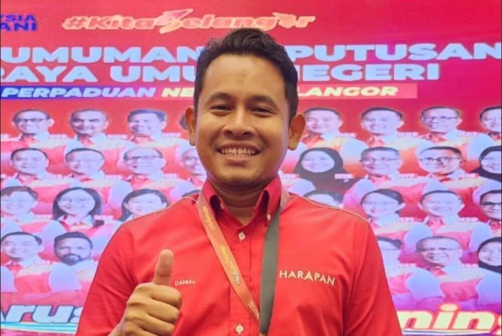 Danial said that besides the flood issue, development projects involving the community and the economy of young people are also given attention. - Pix taken from Facebook