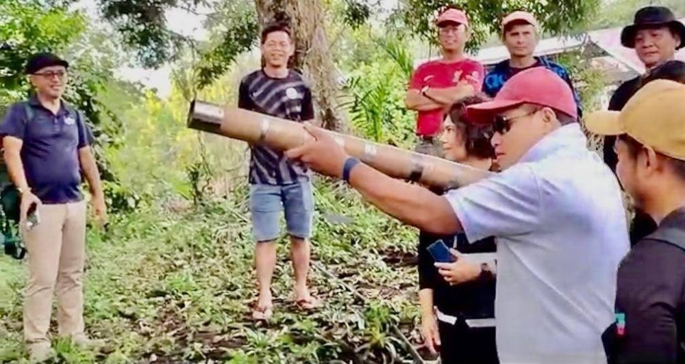 Masiung testing the ladum Kampung Keramuak, Tongod here