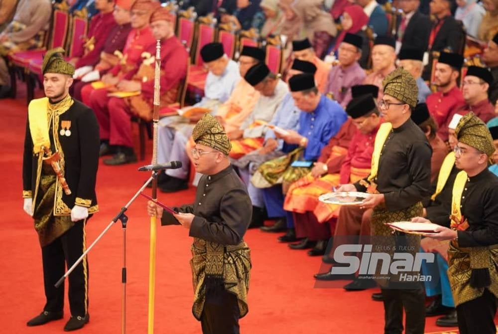 Amirudin sworn in as the 17th Selangor Menteri Besar on Monday. - Photo by Rosly Talib 