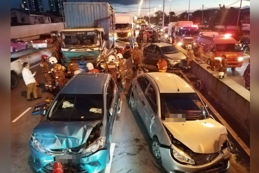 The accident occurred at around 6pm, and involved a Perodua Bezza, Perodua Myvi, Toyota Vios, Proton Saga, Proton Iriz, and two lorries.
