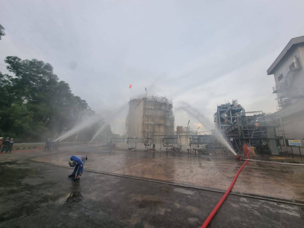 Firemen carrying out operations at a factory reported with chemical leak in Pasir Gudang. - Photo by Johor JBPM