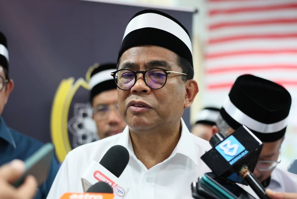The title of professor is not only conferred on intellectuals to recognise their intelligence, but it also symbolises the great responsibility placed on them, said Higher Education Minister Datuk Seri Mohamed Khaled Nordin. - BERNAMA