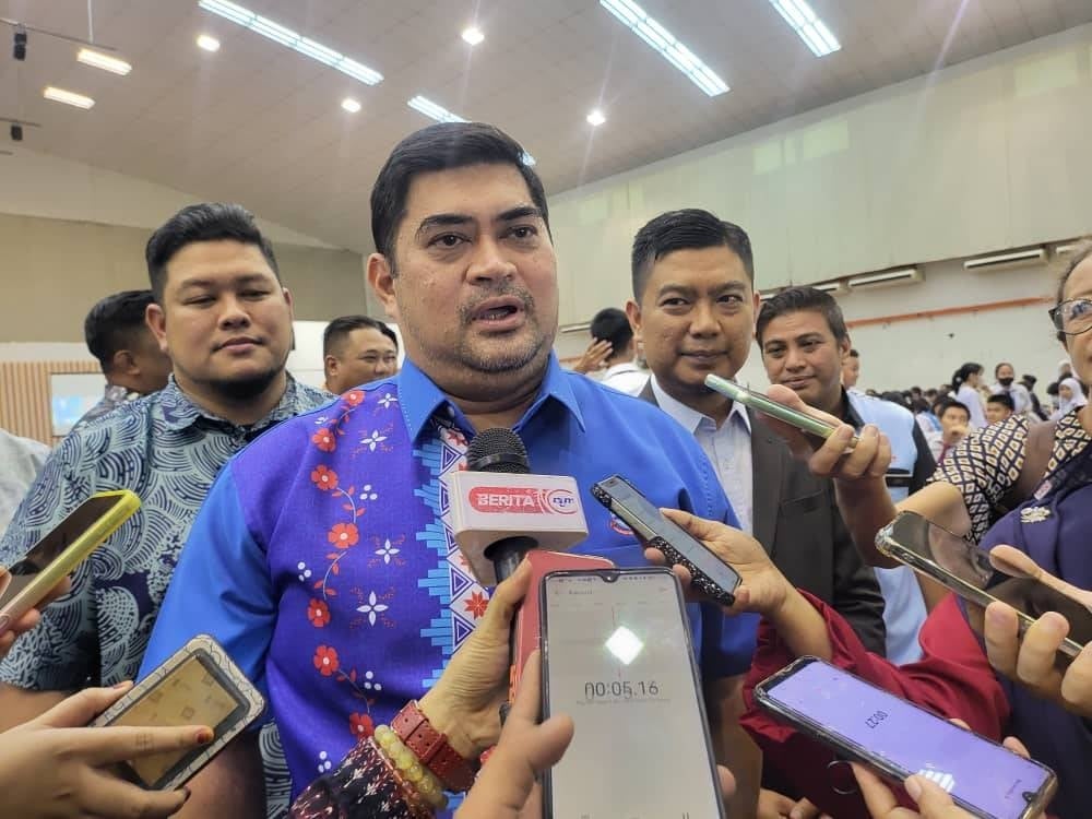 Putatan MP Datuk Ir Shahelmey Yahya denies rumours that he is one of the seven Barisan Nasional (BN) MPs who will vacate the seat.