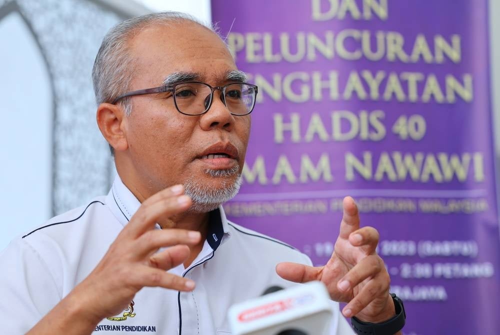 The implementation of the pilot programme of the 'Imam Al-Nawawi's 40 Hadith' appreciation module will involve 61 National Religious Secondary Schools (SMKA) and 228 Government-Aided Religious Schools (SABK) nationwide. - BERNAMA