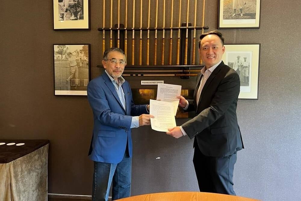 Executive Chairman of Lagenda Tunjong Ahmad Zakie Ahmad Shariff (left) and Managing Director of Malvest Group, Tan Kian Boon.