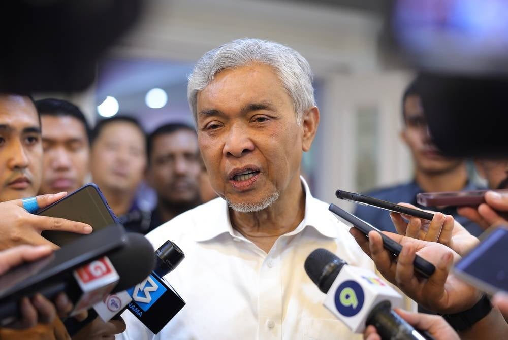 Barisan Nasional (BN) is taking proactive steps to ensure that its supporters vote for the Pakatan Harapan (PH) candidates in the two by-elections in Johor on Sept 9, said BN chairman Datuk Seri Dr Ahmad Zahid Hamidi. - BERNAMA