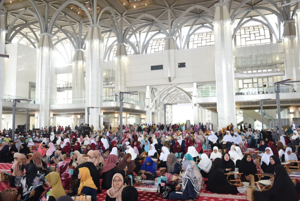 #QuranHour event held at Tuanku Mizan Zainal Abidin Mosque