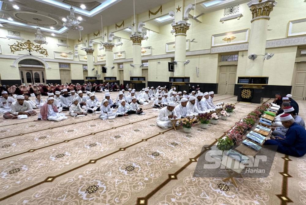Malaysia #QuranHour that took place in the Muhammadi Mosque in Kota Bharu.