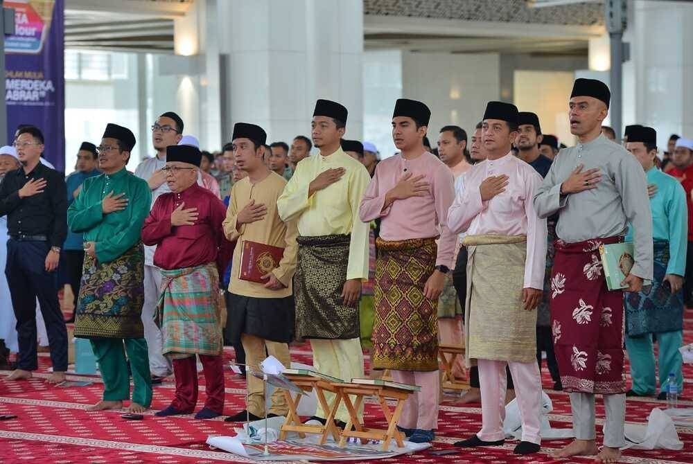 Political leaders at the Malaysia #QuranHour programme held at the Tuanku Mizan Zainal Abidin Mosque in Putrajaya.