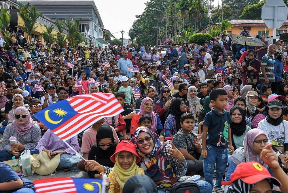 Despite the significant turnout at the National Day 2023 celebration, the visitors remained determined and enthusiastic to stay until the very end to mark the historic day. - BERNAMA 