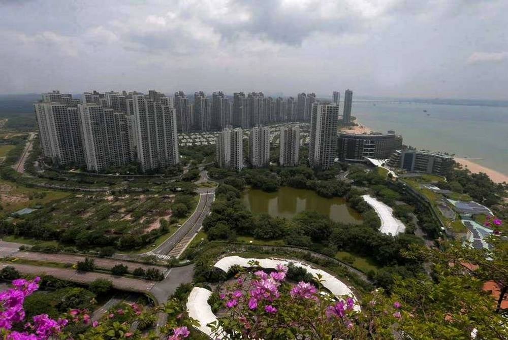 The government will need to take fast action to boost Forest City here as a special financial zone so that it will not lose out to neighbouring countries that are aiming for the "same slice of the pie”. - BERNAMA 