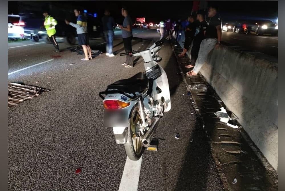 The situation at the scene of the accident at KM9.7 of the Kota Bharu-Ketereh Highway on Friday.