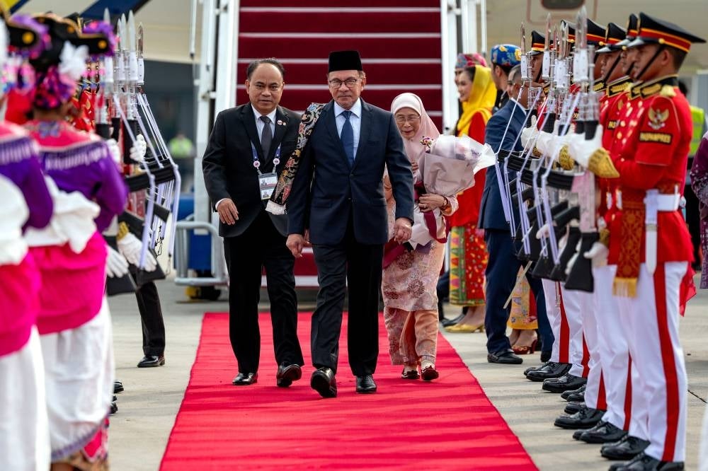 Prime Minister Datuk Seri Anwar Ibrahim and his wife Datuk Seri Dr Wan Azizah Wan Ismail were greeted by Indonesian Communications Minister Budi Arie Setiadi during arrival at the Soekarno-Hatta International Airport in conjunction with the 43rd ASEAN Summit 2023 and Related Summits which will take place from 5 to September 7. Photo by Bernama