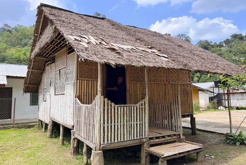 The efforts of the Orang Asli from the Temiar tribe in Kampung Redip, Pos Hau to promote their culture while generating income and improving their lives are finally fruitful when outsiders start to visit the village to seek a unique recreational experience. - BERNAMA 